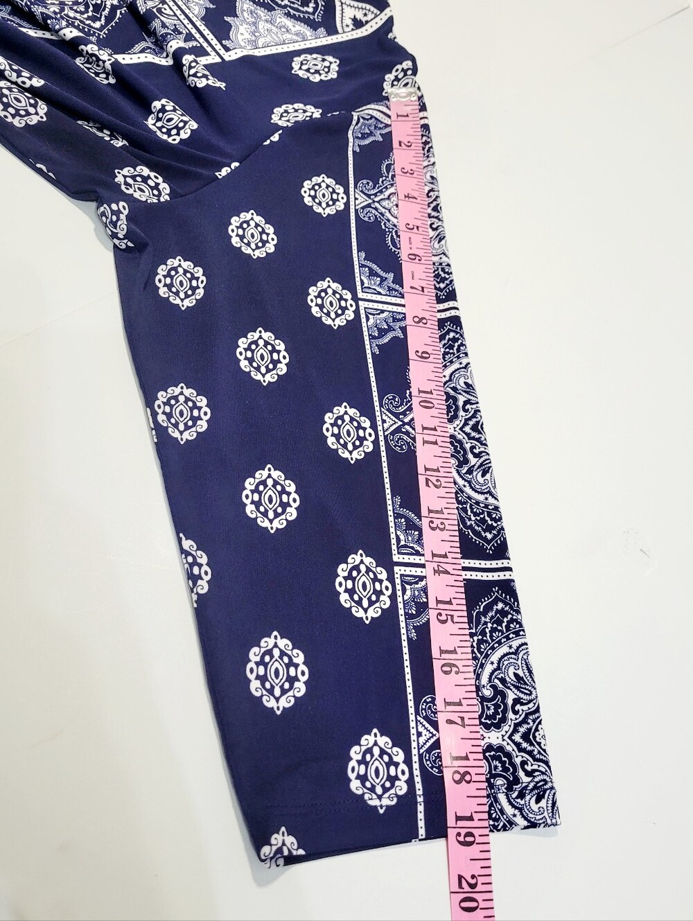 Susan Graver Size 1X Liquid Knit Navy Paisley Tunic Top V-Neck Stretch Plus Size - Picture 9 of 13